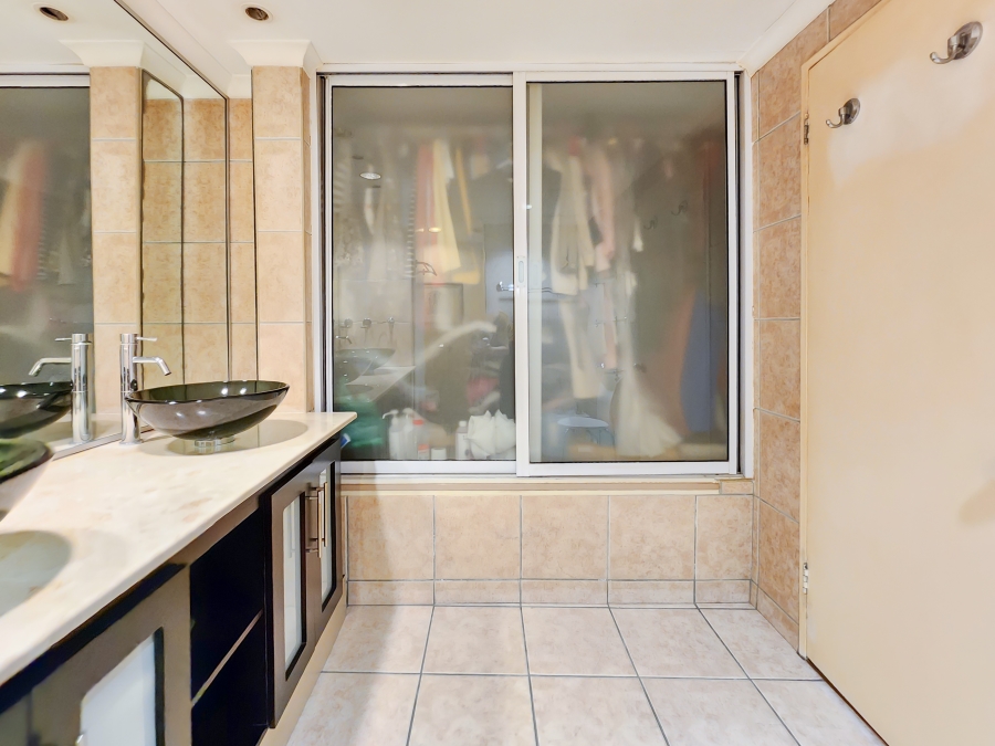 4 Bedroom Property for Sale in Sea Point Western Cape